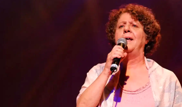 Morre a cantora e compositora Cristina Buarque; irmã de Chico Buarque