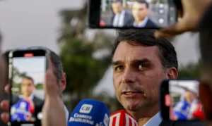 Flávio diz que vice será ‘uma pessoa preparada’ e de preferência uma mulher
