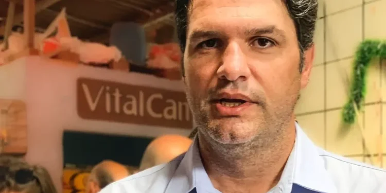 Léo sobe o tom contra vereadores do PSB: “estão todos fazendo oposição ao prefeito do próprio partido”