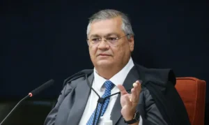 Dino bloqueia R$ 119 milhões de Valdemar por suspeitas em emendas