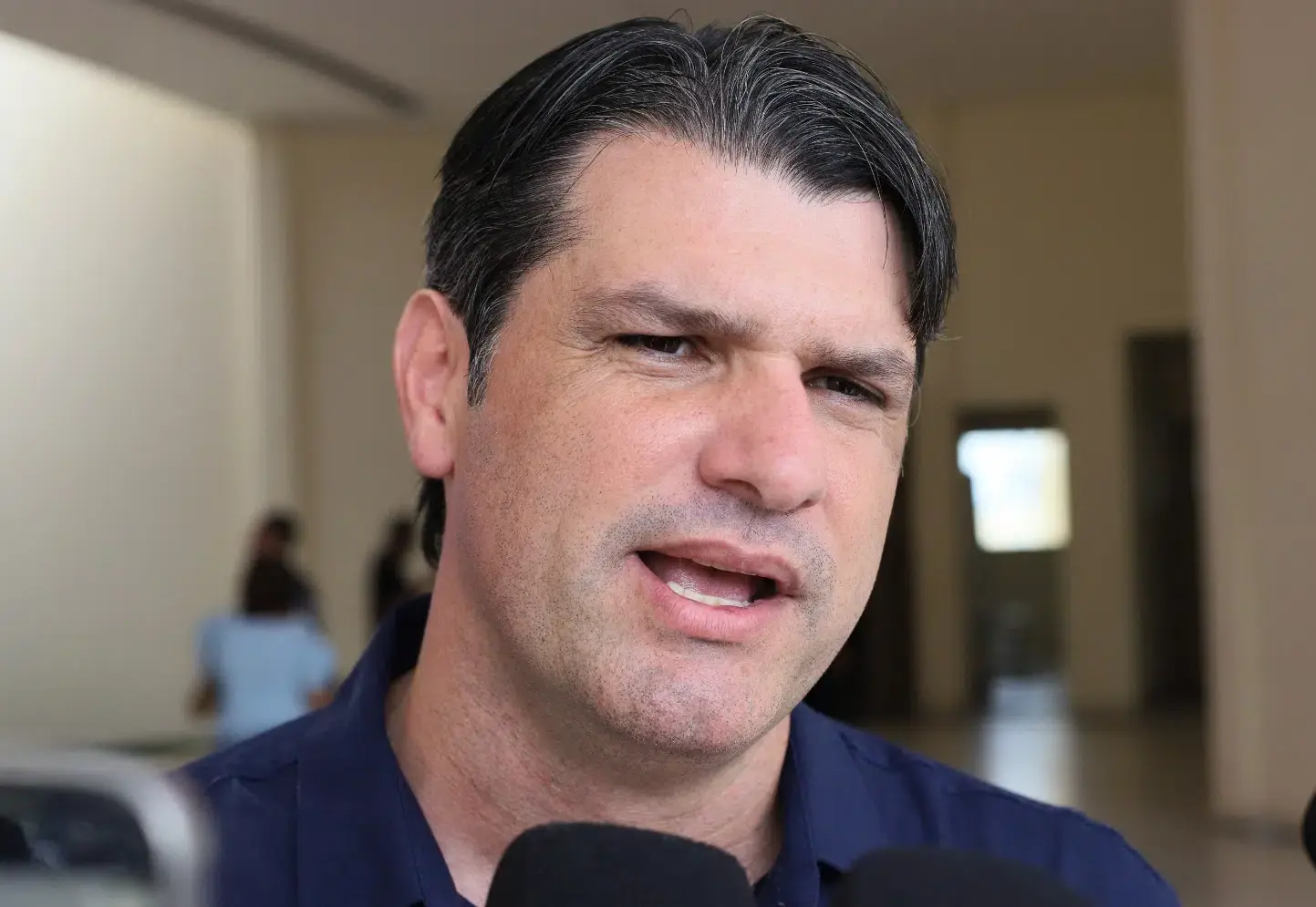 Leo Bezerra confirma convite de Aécio Neves, evita pressa para trocar de partido e admite diálogo com a Federação PSDB/Cidadania