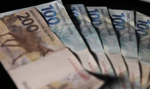 Governo projeta salário mínimo de R$ 1.741 para o próximo ano