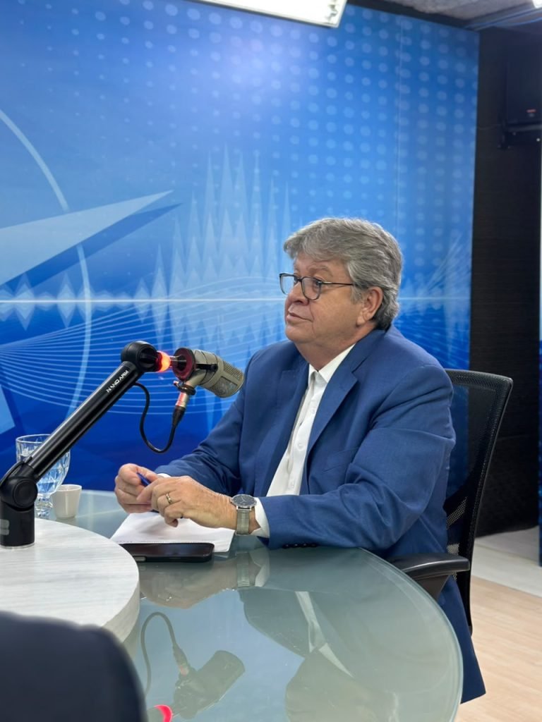 João Azevêdo explica saldo de R$ 4 bilhões em caixa da Paraíba