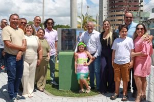 Evilásio Cavalcanti entrega Praça Tia Sônea e amplia opções de lazer em Ponta de Campina, em Cabedelo