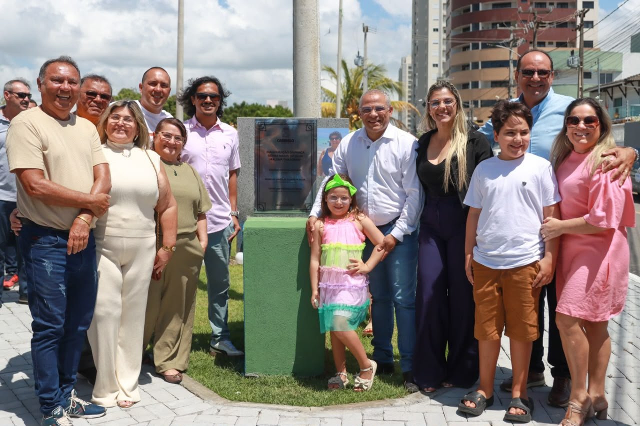 Evilásio Cavalcanti entrega Praça Tia Sônea e amplia opções de lazer em Ponta de Campina, em Cabedelo