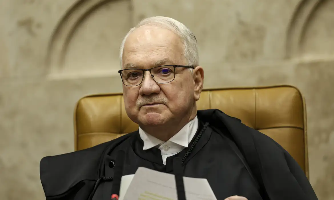 Fachin tira pedido de investigação contra Mendonça do inquérito das fake news