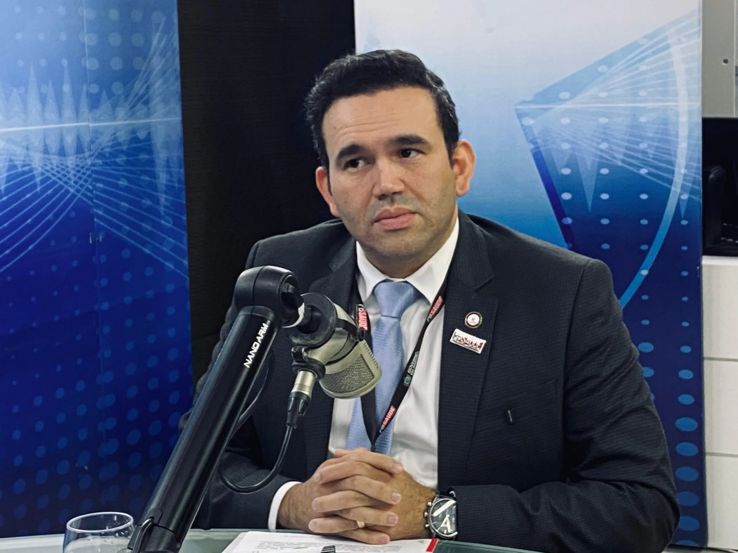 Prestes a assumir comando do Avante, Dr. Jhony Bezerra oficializa saída do PSB