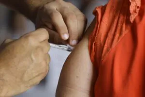 Ministério da Saúde suspende vacina do Butantan contra a dengue
